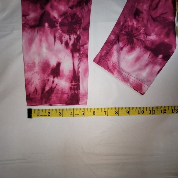 Danskin Now Cranberry Tie-dye Capri Leggings Women's Size XS - Picture 10 of 11